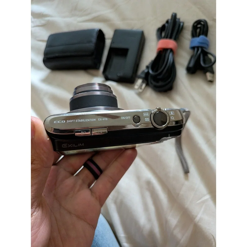 CASIO EX-H10 SR STANDARD Exilim Hi Zoom Digital Camera Silver 12.1MP Optical 10x